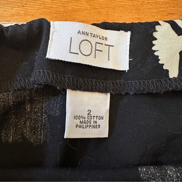 Ann Taylor LOFT MINI FLOWER SKIRT women size 2 Cotton black white - Picture 2 of 7